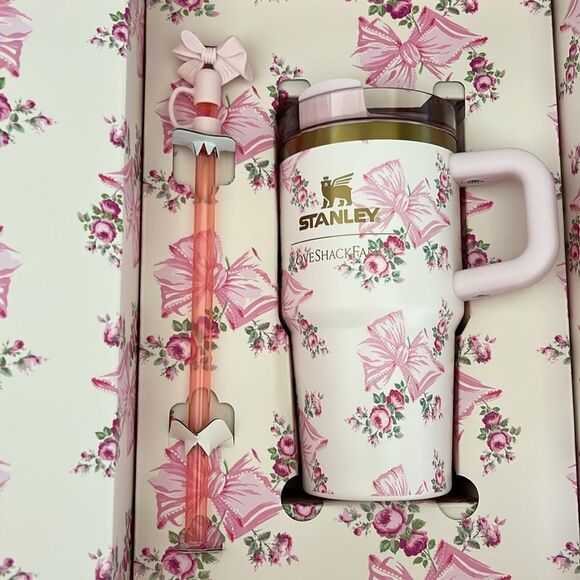 LoveShackFancy x Stanley 20oz Quencher - Picture 11 of 16